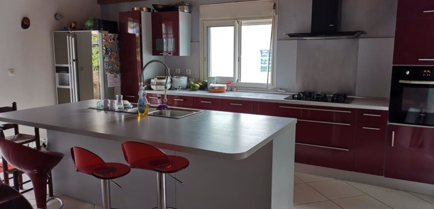 Villa F5 avec grande piscine